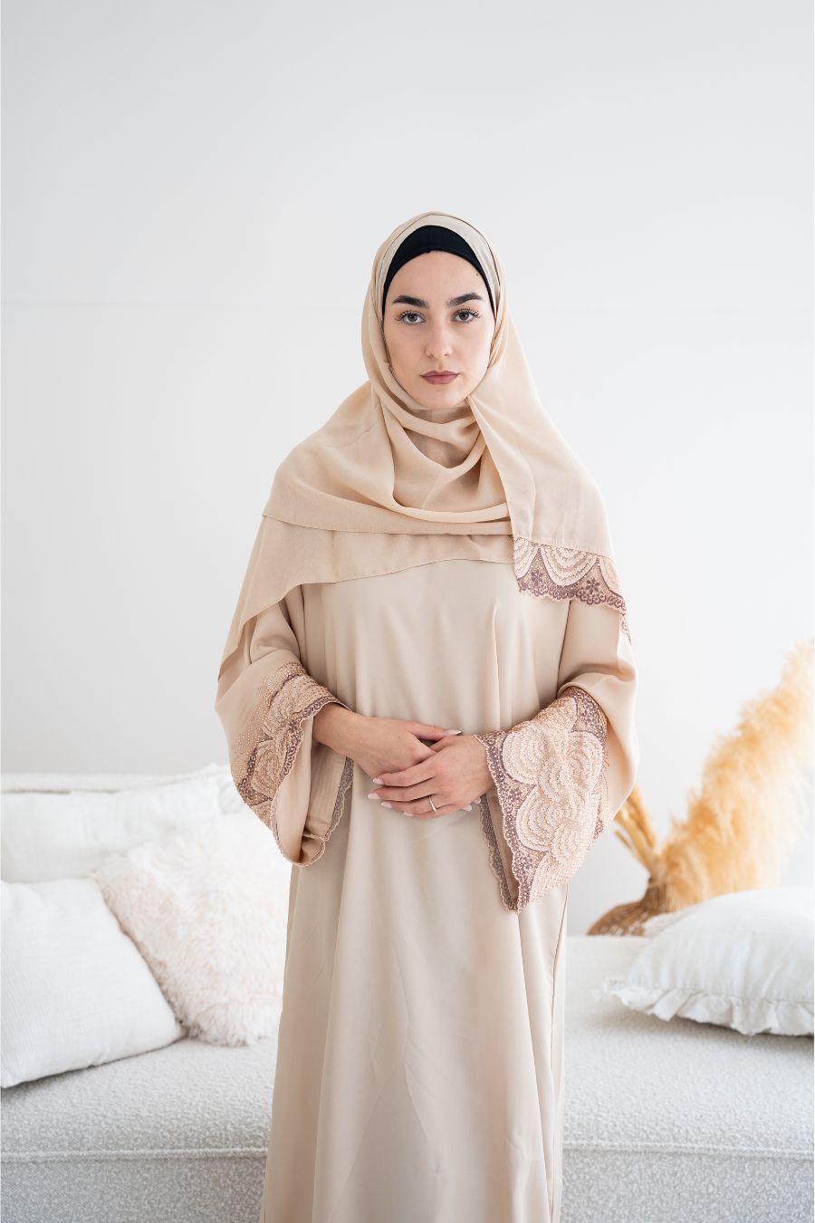 Abaya mit Hijab und Spitze - Braun
