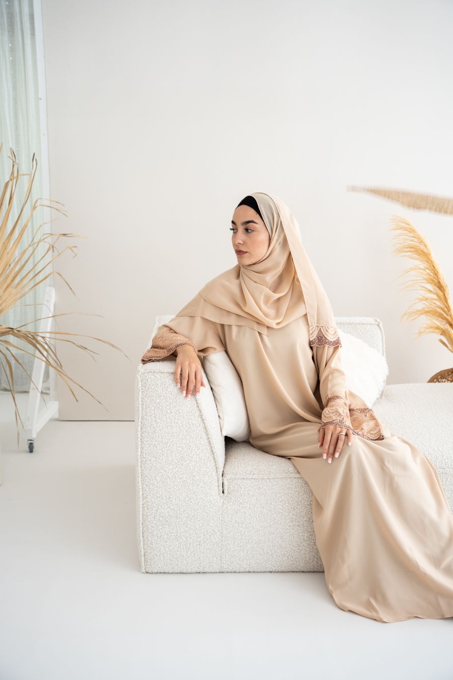 Abaya mit Hijab und Spitze - Braun