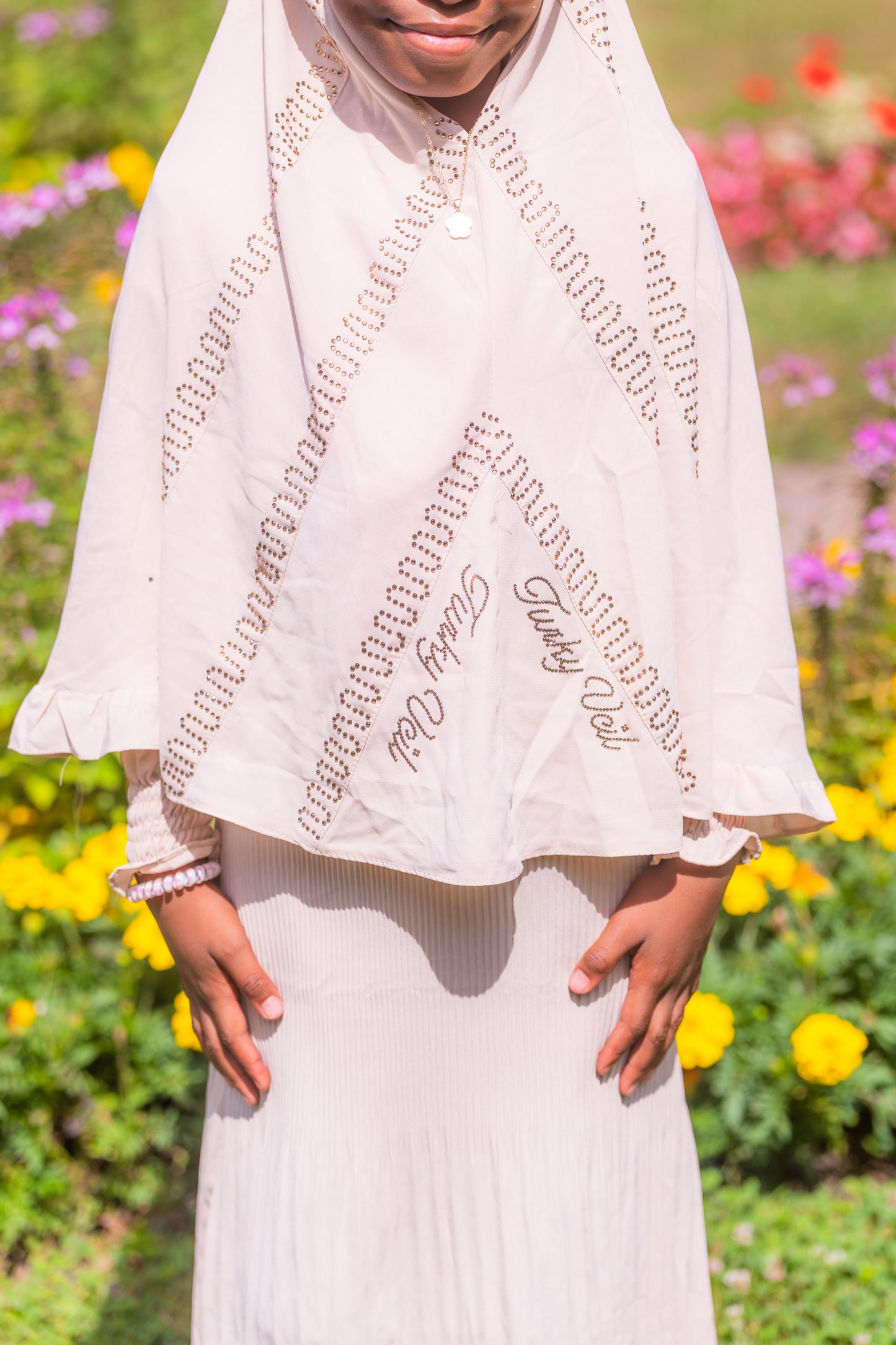 Abaya für Mädchen mit Pull on Hijab und Strasssteinen - Beige