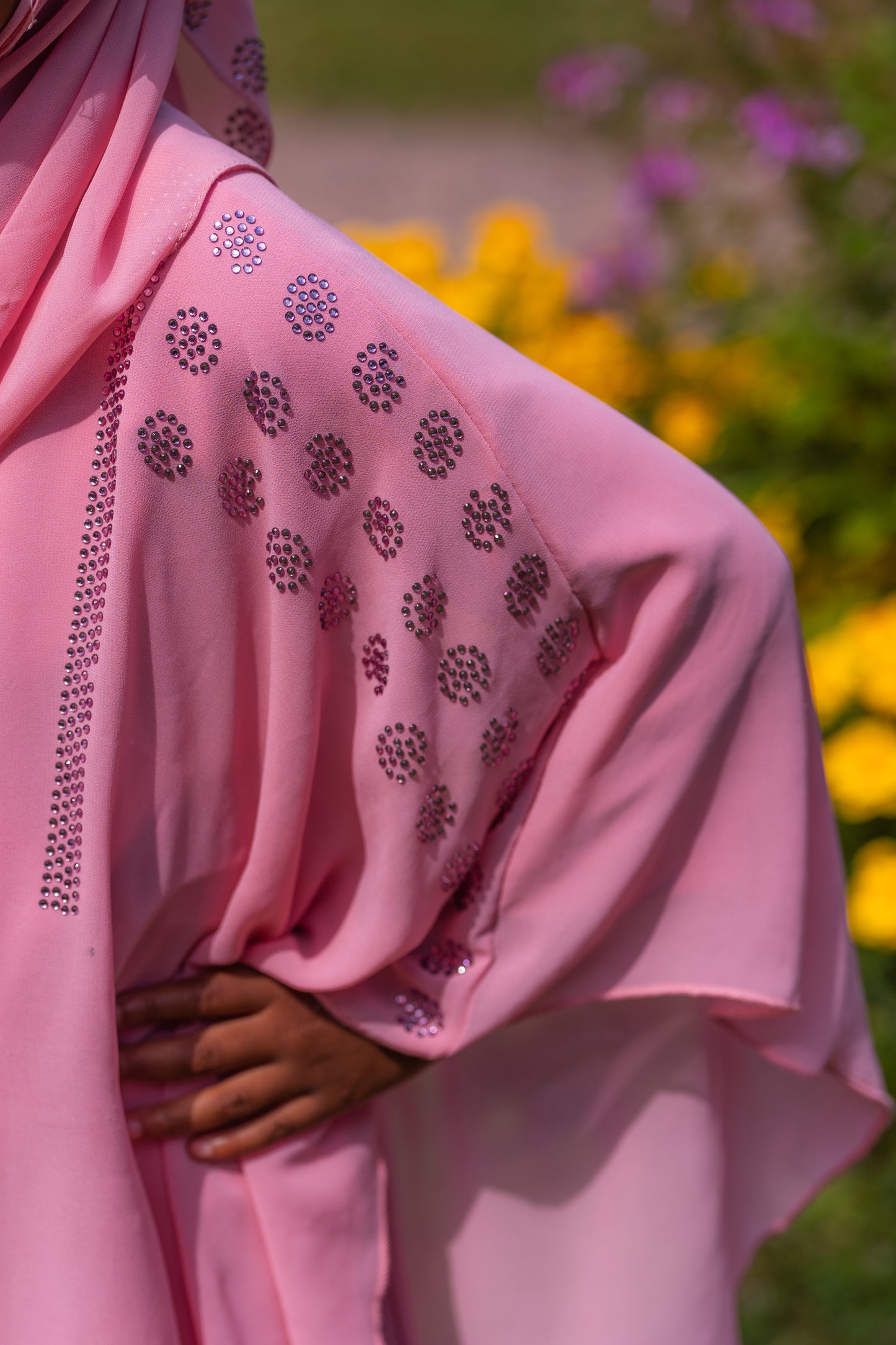 Abaya für Mädchen mit Hijab und pinken Strasssteinen - Rosa