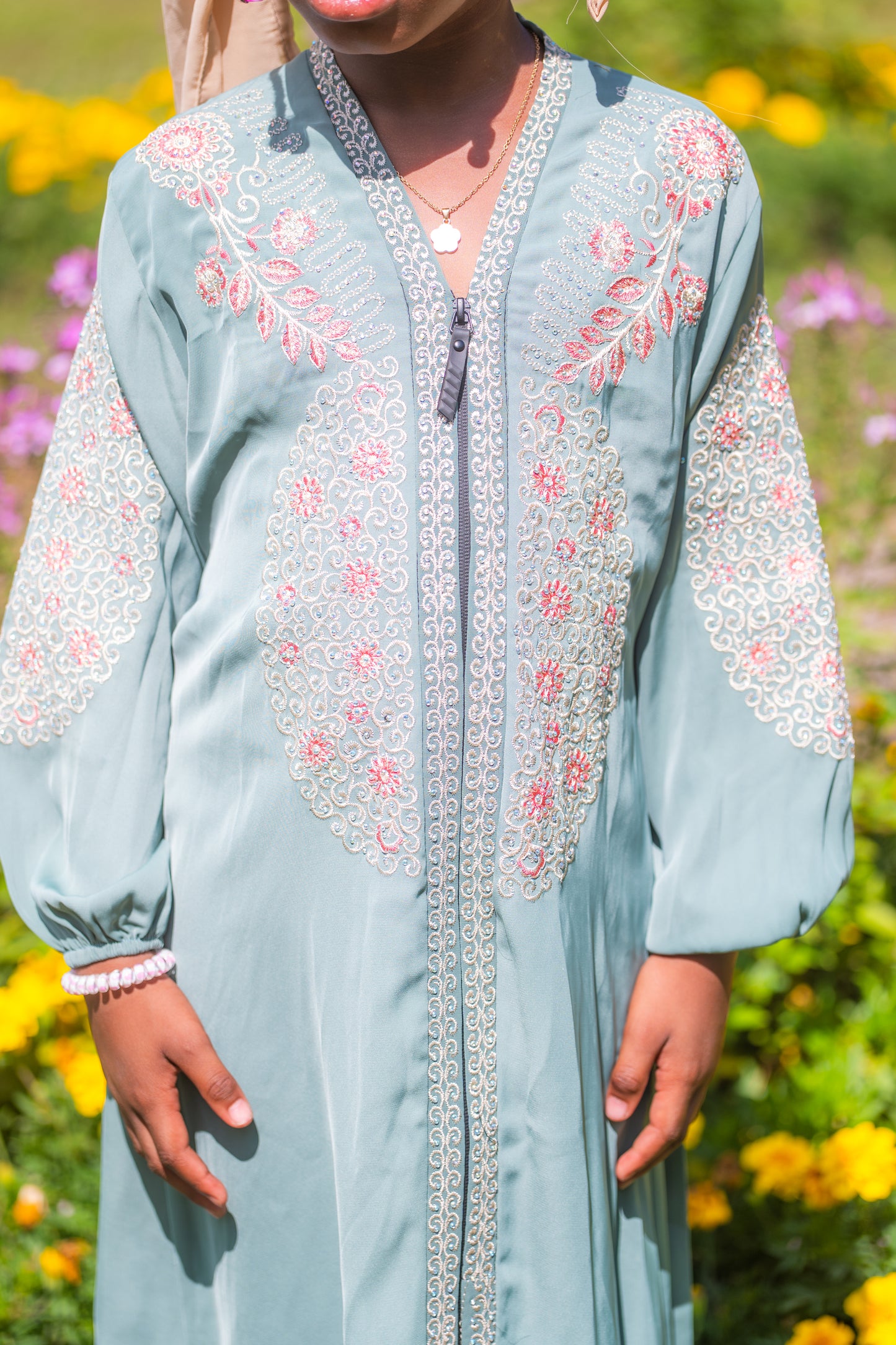 Abaya für Mädchen mit Blumenmotiven - Grün
