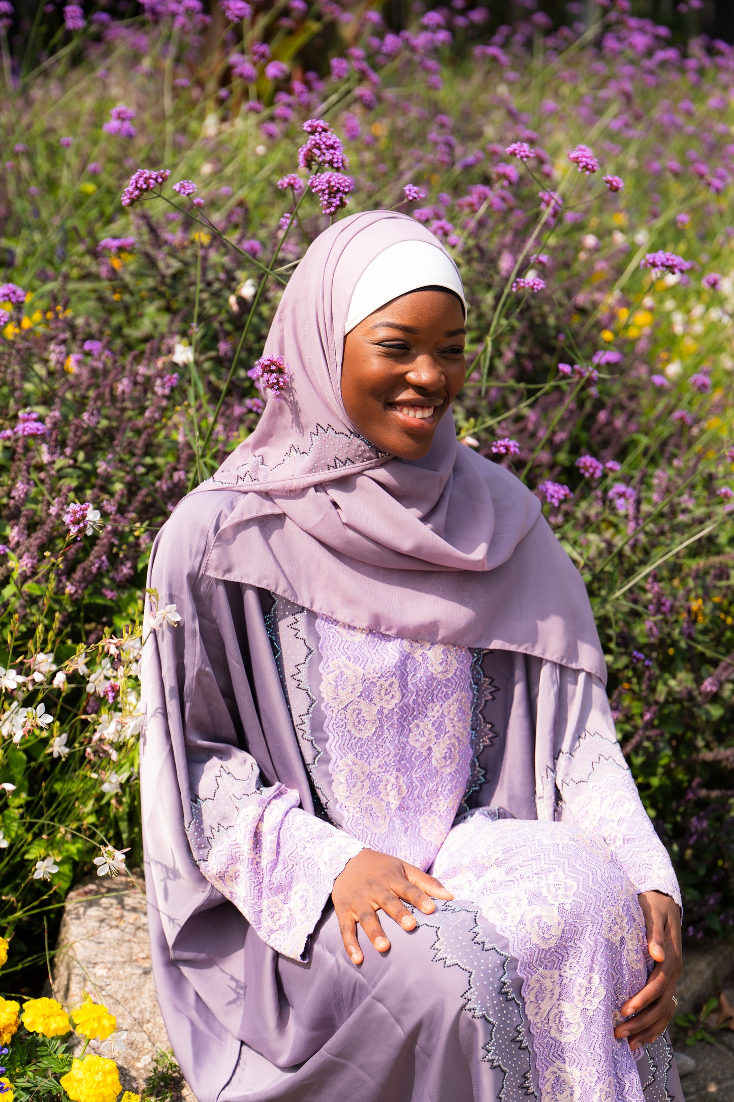 Abaya mit Hijab und Strasssteinen - Lila