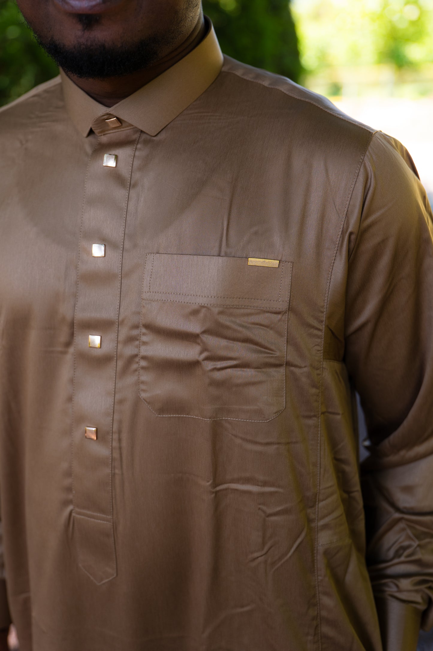 Gebetskleid für Herren mit goldenen Details und Kragen - Hellbraun