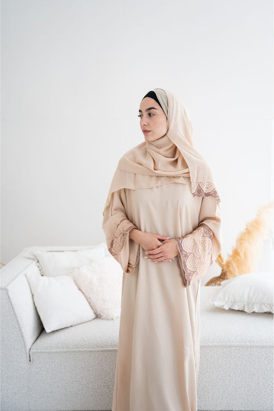 Abaya mit Hijab und Spitze - Braun
