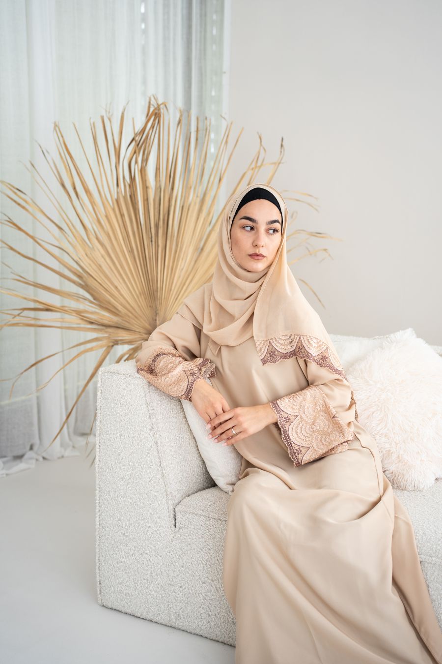 Abaya mit Hijab und Spitze - Braun