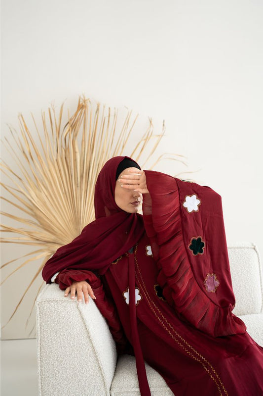 Abaya mit Hijab und Blumenmotiven - Bordeaux Rot