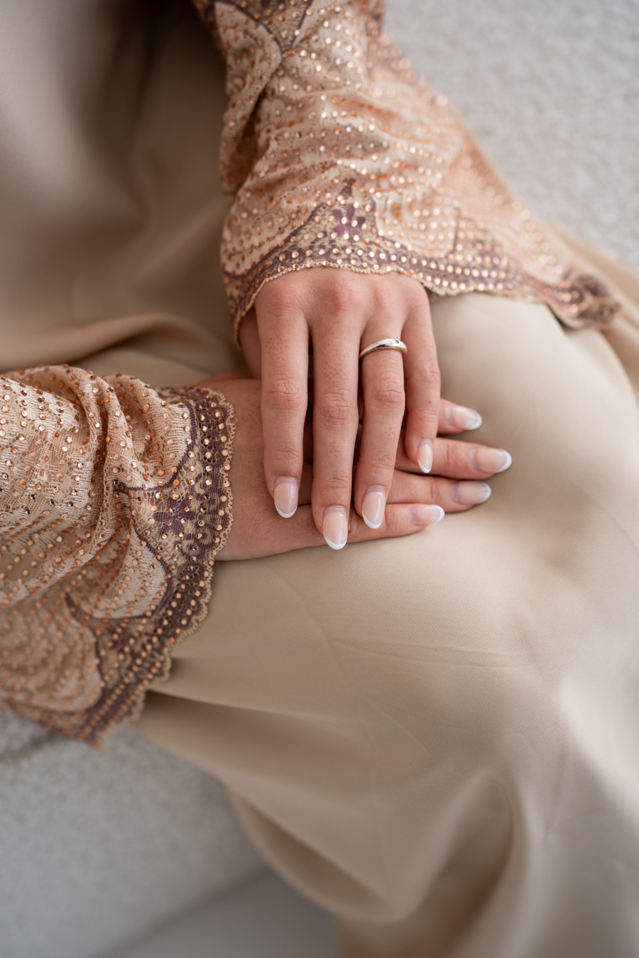 Abaya mit Hijab und Spitze - Braun