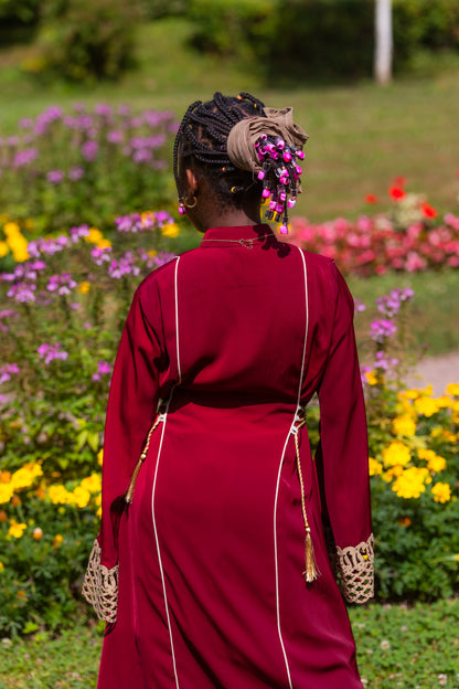 Abaya für Mädchen mit Hijab und geflochtenen Elementen - Rot/Beige