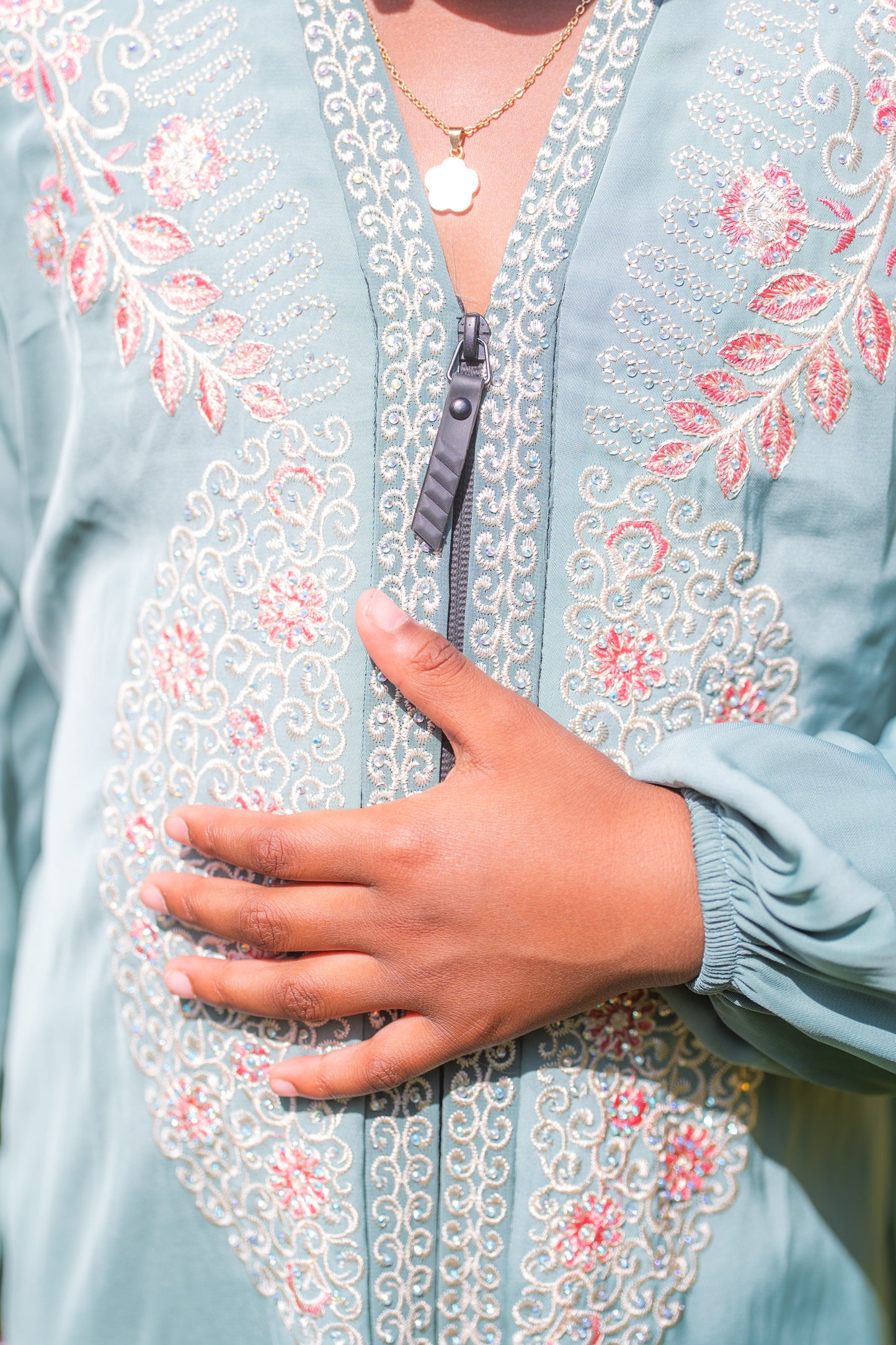 Abaya für Mädchen mit Blumenmotiven - Grün