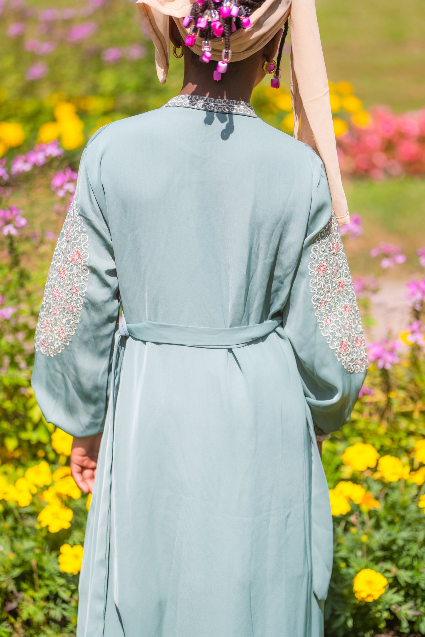Abaya für Mädchen mit Blumenmotiven - Grün