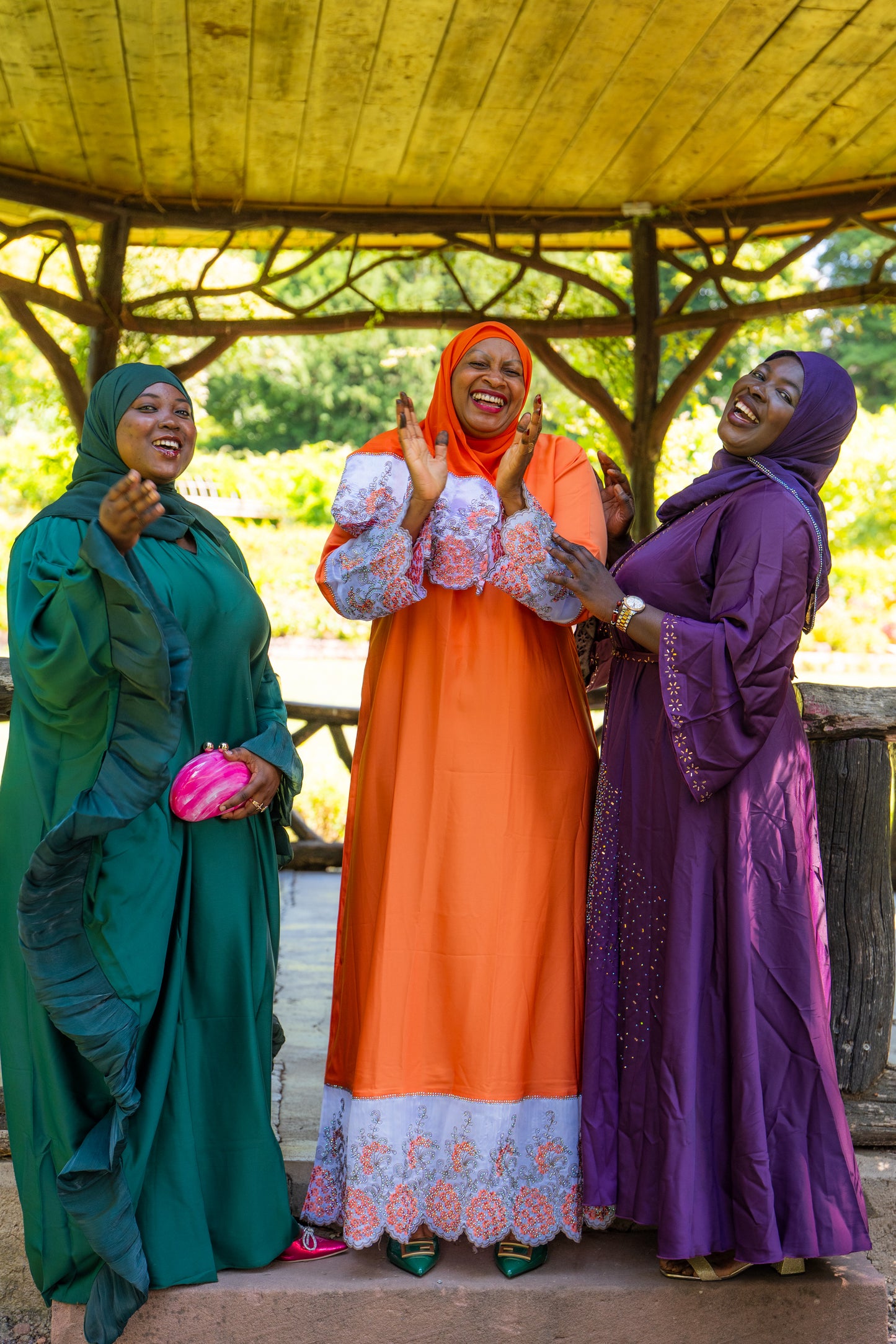 Abaya mit Spitze und Strasssteinen - Orange