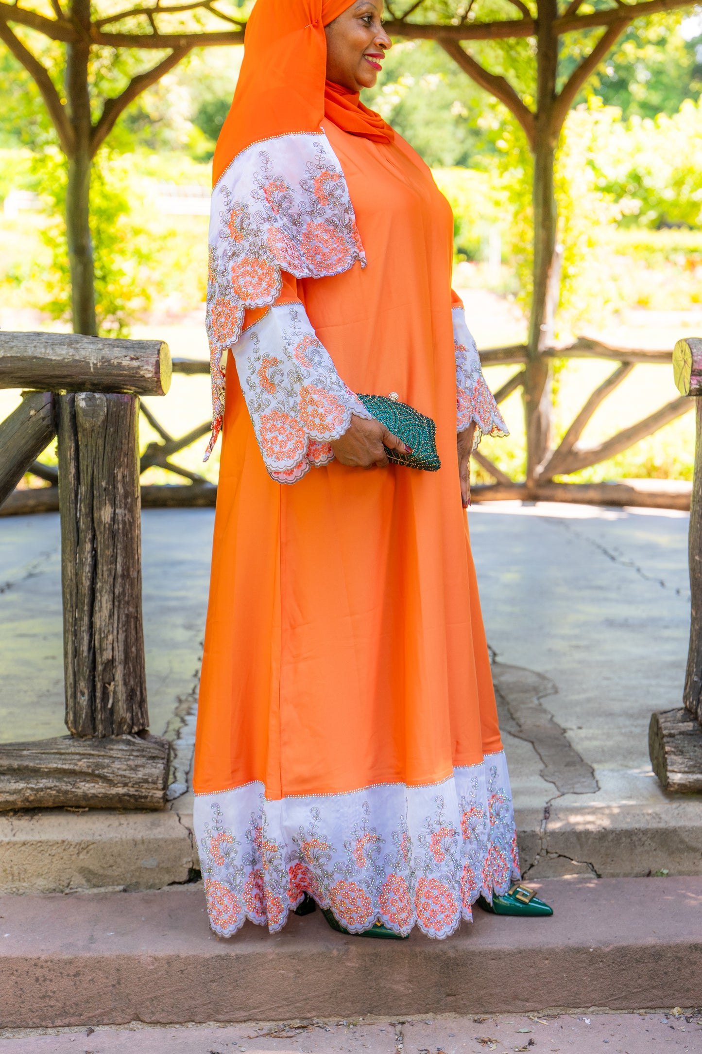 Abaya mit Spitze und Strasssteinen - Orange