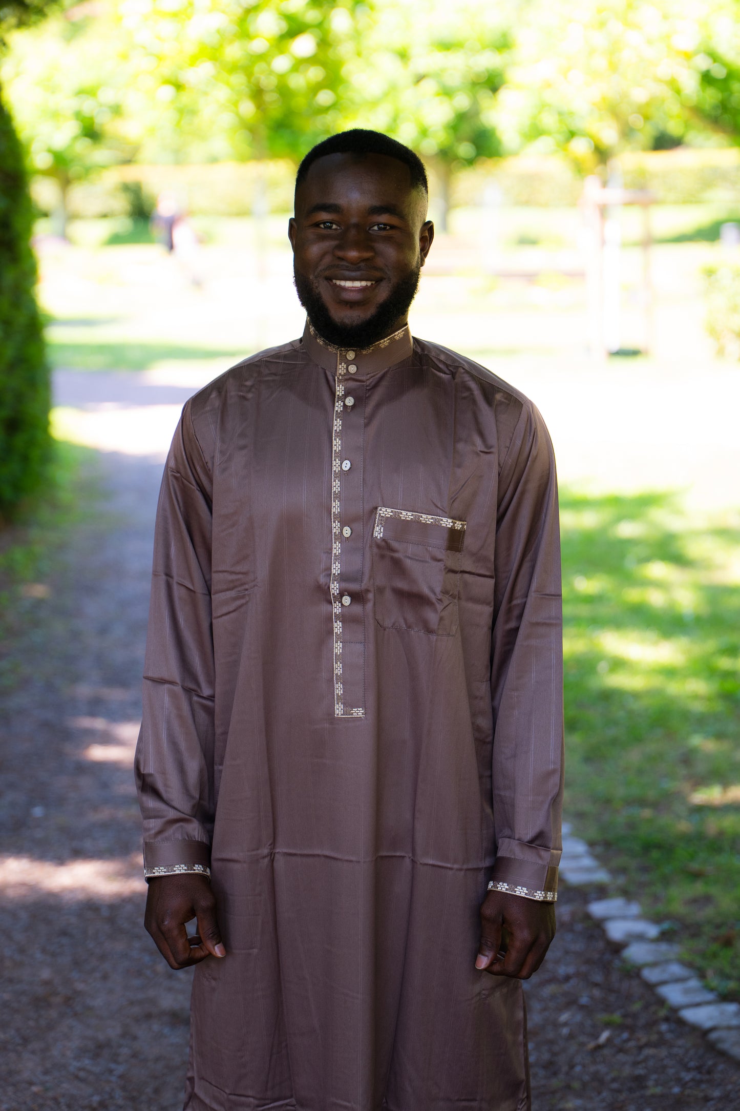 Gebetskleid für Herren mit goldenen Details und Kragen - Braun