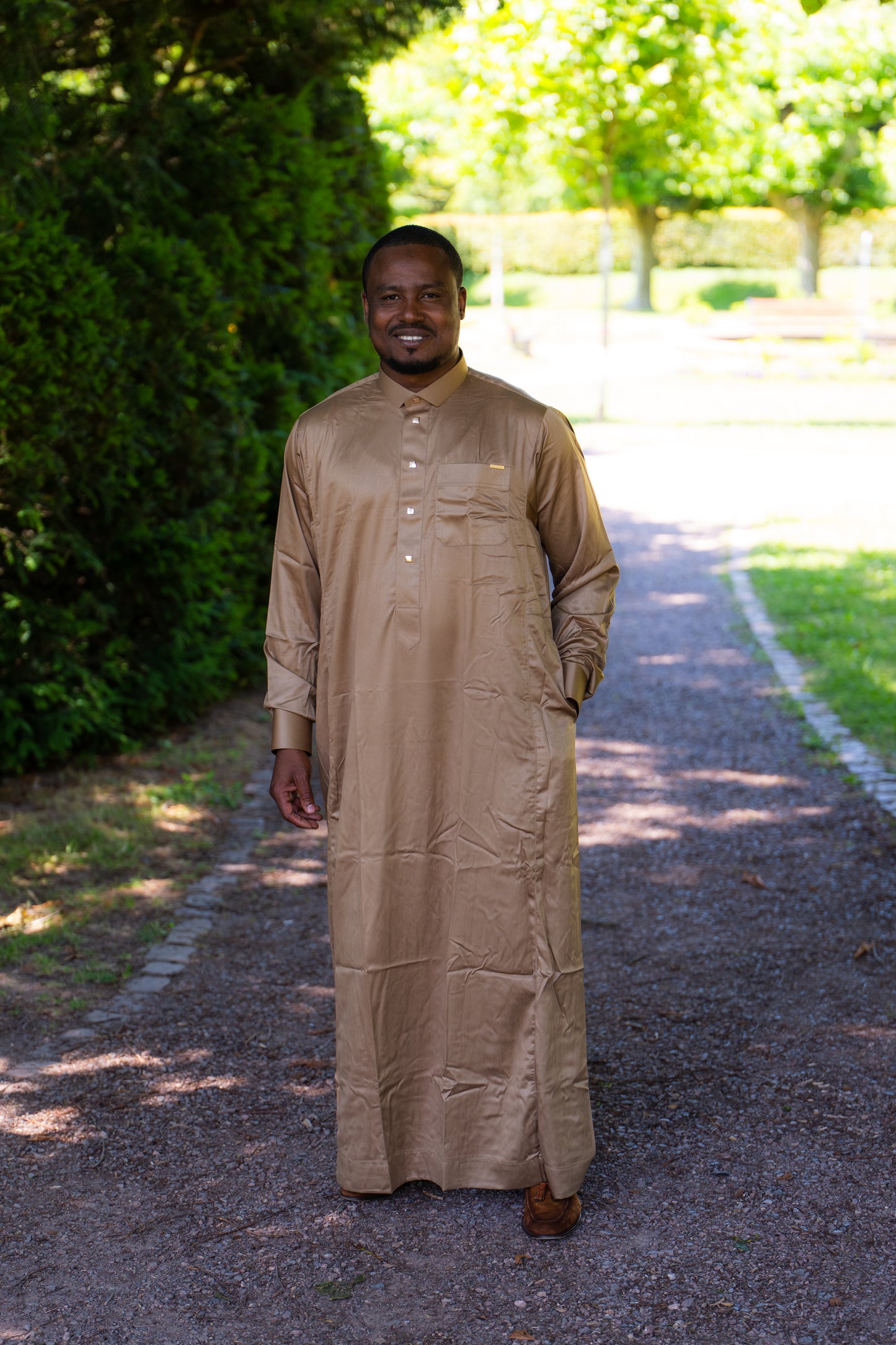 Gebetskleid für Herren mit goldenen Details und Kragen - Hellbraun