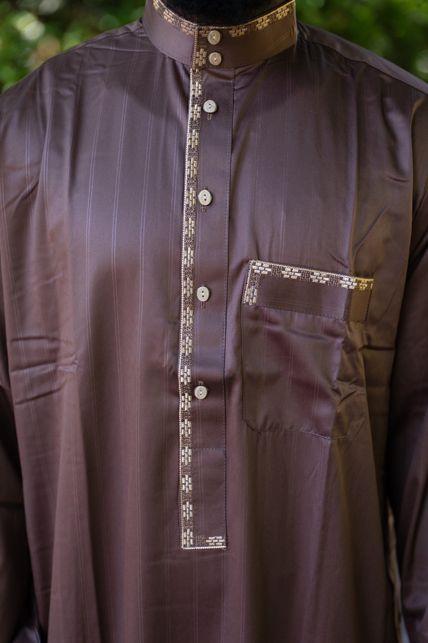 Gebetskleid für Herren mit goldenen Details und Kragen - Braun