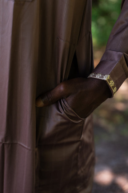 Gebetskleid für Herren mit goldenen Details und Kragen - Braun