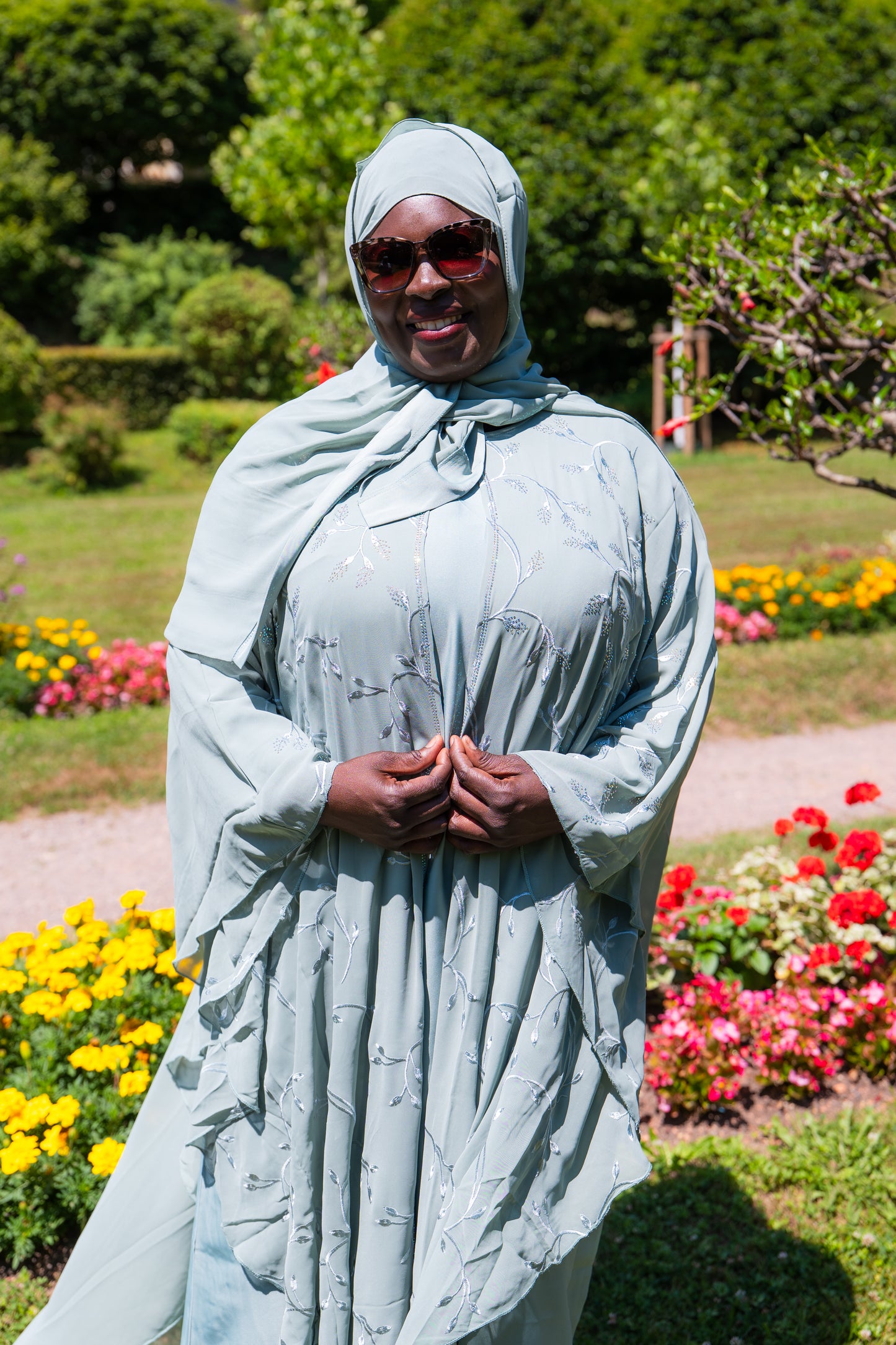Abaya mit Hijab und angenähtem Gewand - Hellgrün
