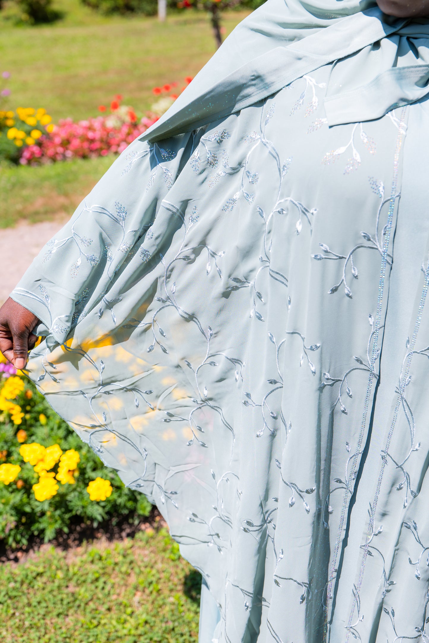 Abaya mit Hijab und angenähtem Gewand - Hellgrün