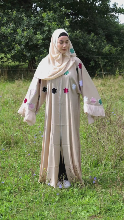 Abaya Butterfly mit Hijab und Blumenmotiven - Beige