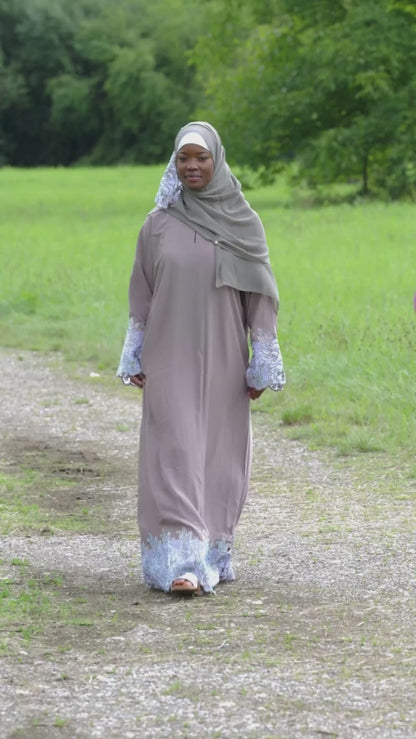 Abaya mit Spitze und Strasssteinen - Beige