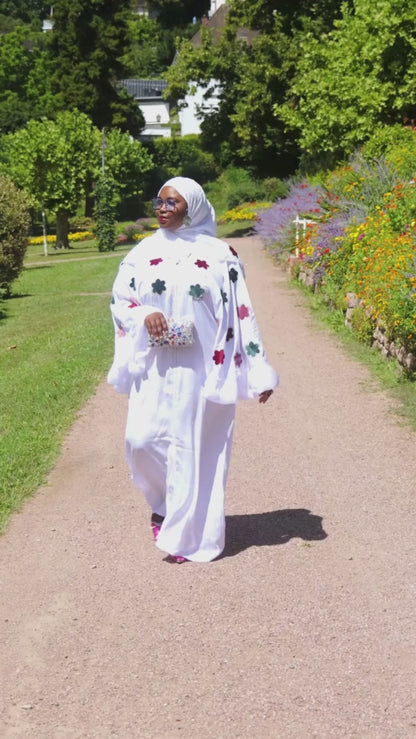 Abaya Butterfly mit Hijab und Blumenmotiven - Weiß